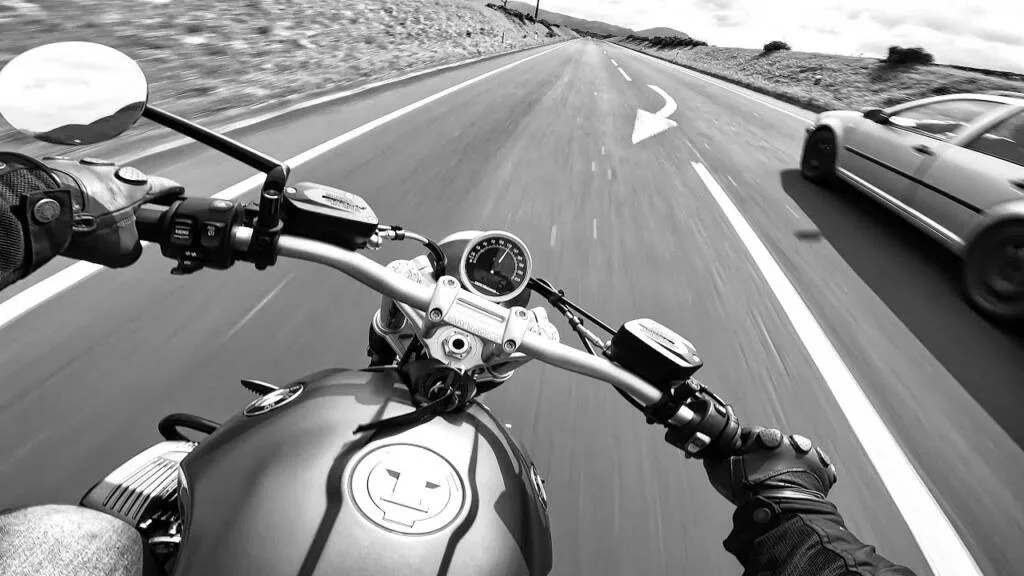 Motosiklet Sürerken Yapılan 7 Yaygın Hata Motosiklet Sürerken Yapılan 7 Yaygın Hata