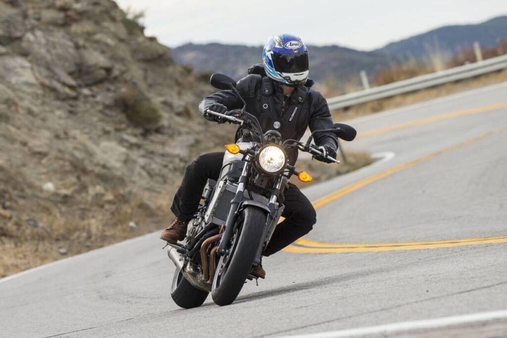 Motosiklet Sürerken Yapılan 7 Yaygın Hata Motosiklet Sürerken Yapılan 7 Yaygın Hata