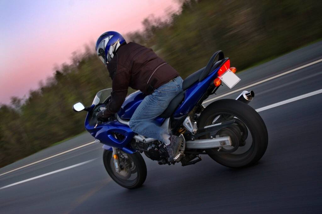 Motosiklet Sürerken Yapılan 7 Yaygın Hata Motosiklet Sürerken Yapılan 7 Yaygın Hata