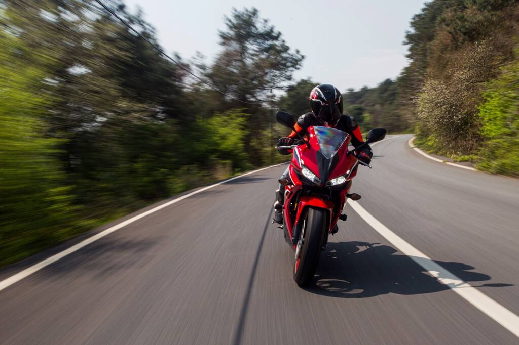 Motosiklet Sürerken Yapılan 7 Yaygın Hata Motosiklet Sürerken Yapılan 7 Yaygın Hata