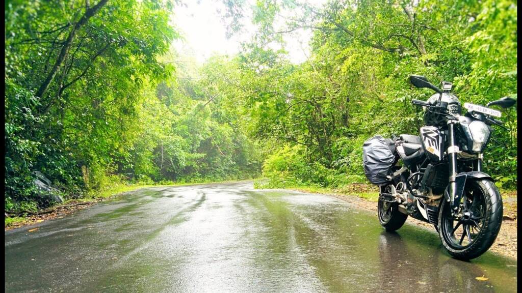 Motosikletle Yağmurlu Havada Güvenli Sürüş İçin 5 Etkili İpucu