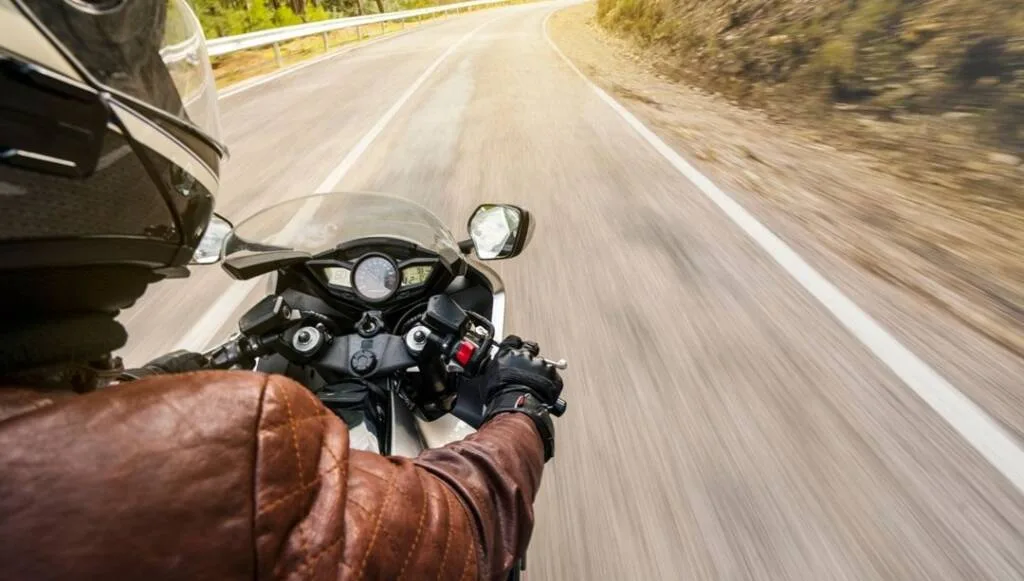 Yaz Aylarında Motosiklet Kullanımı İçin Püf Noktalar Yaz Aylarında Motosiklet Kullanımı