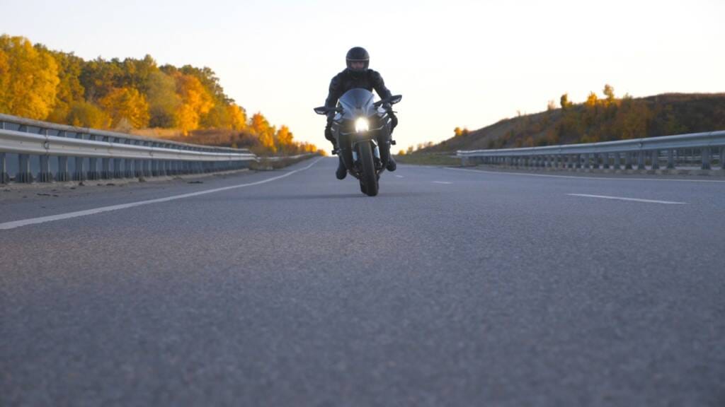 Yaz Aylarında Motosiklet Kullanımı İçin Püf Noktalar Yaz Aylarında Motosiklet Kullanımı