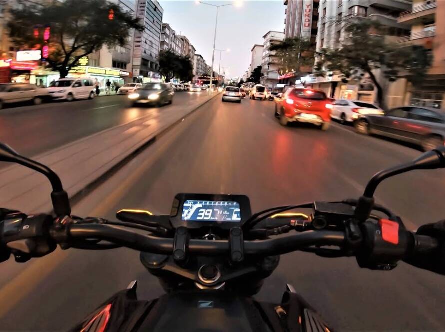 Motosiklet Sürerken Müzik Dinlenir mi?