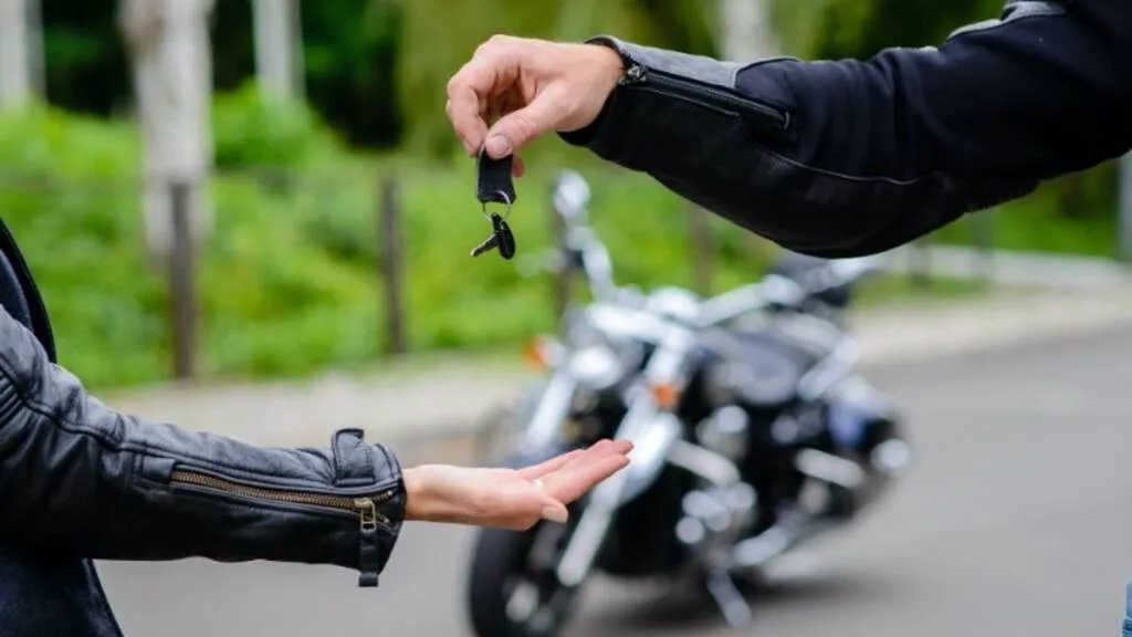 Motosiklet Sürerken Müzik Dinlenir mi? Motosiklet Sürerken Müzik Dinlenir mi?