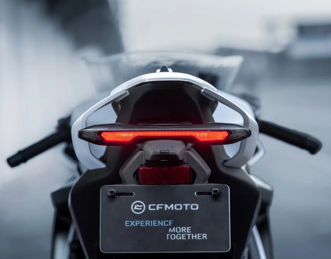 CFMOTO 675SR-R CFMOTO 675SR Arka